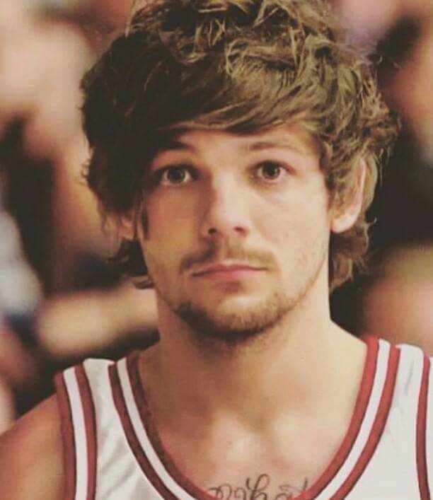 marii_ale25's tweet image. Su voz estan exótica, delicada y wow como la amo, el esa persona que va a protegernos de los gordos feos 😂 #DearLouis