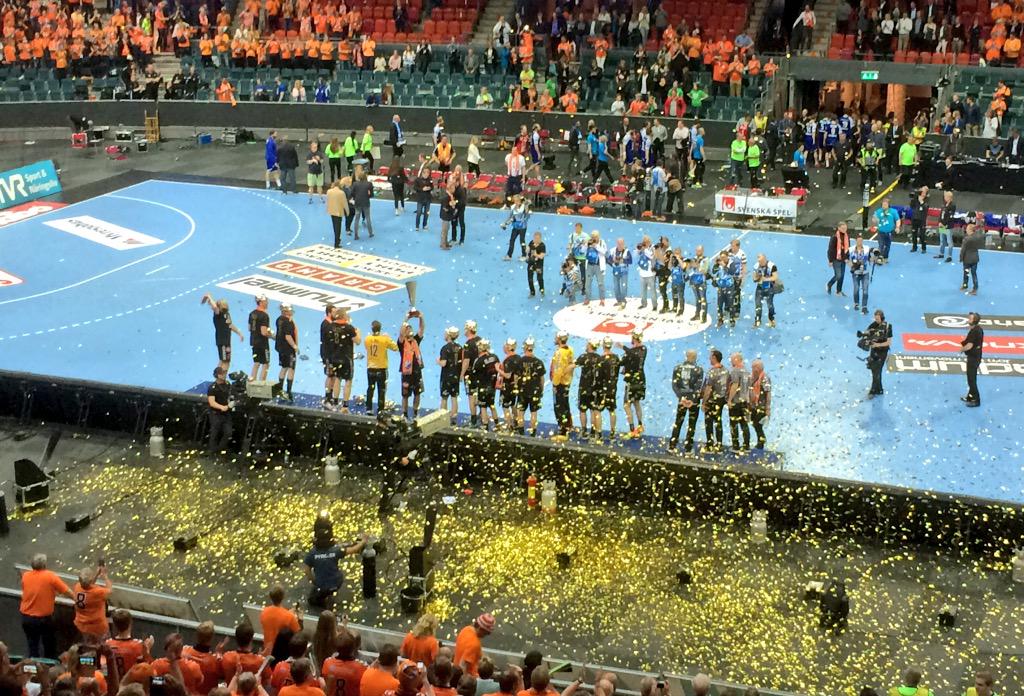 bokstavstrogen's tweet photo. SVENSKA MÄSTARE!
#ifk1899 #handsm http://t.co/61gDcbeXEX