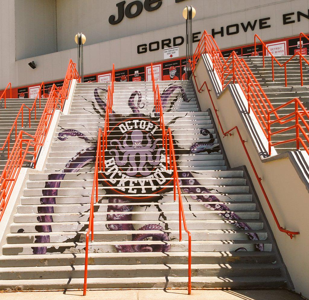 usavolleyball's tweet photo. Huge thanks to @VisitDetroit and @JoeLouisArena for letting us borrow your digs for a few days. #NORCECACC http://t.co/Qs5HNDf5qI