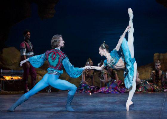 hotelcondeduque's tweet photo. ¿Quieres ver el estreno de @ENBallet #Madrid? Mañana sorteamos 2 entradas en FB @TeatrosCanal https://t.co/OlpPh5gPjU http://t.co/78o2o5AeKX