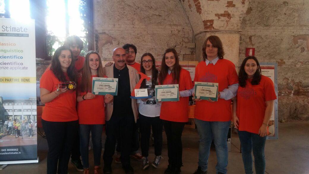 ile_gas's tweet photo. Primi, secondi e terzi classificati nella gara dei robot terrestri del #roboval ๐ช #stimateregnano http://t.co/eFZQVsVZ2C