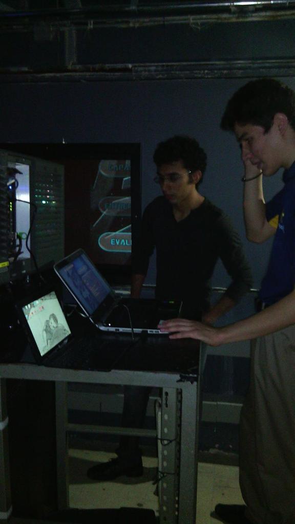 LeonCmax's tweet photo. @UCinepolis Detras de camaras! Con un buen trabajo de equipo se logran grandes cosas http://t.co/lWXlauZTFk