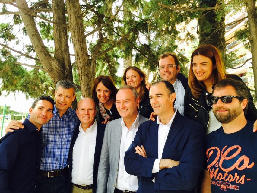 Con apoderados e interventores del equipo de <a href="/gva_economia/">gva_economia</a> con <a href="/AlbertoFabra/">alberto</a>