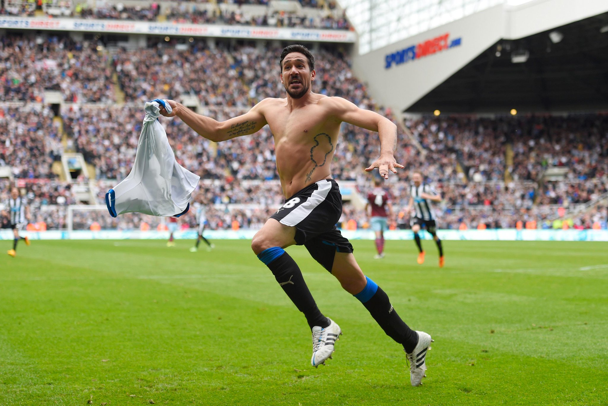 Newcastle United - West Ham ....God Save The Geordies - Page 2 CFyPArVWAAAqbJZ