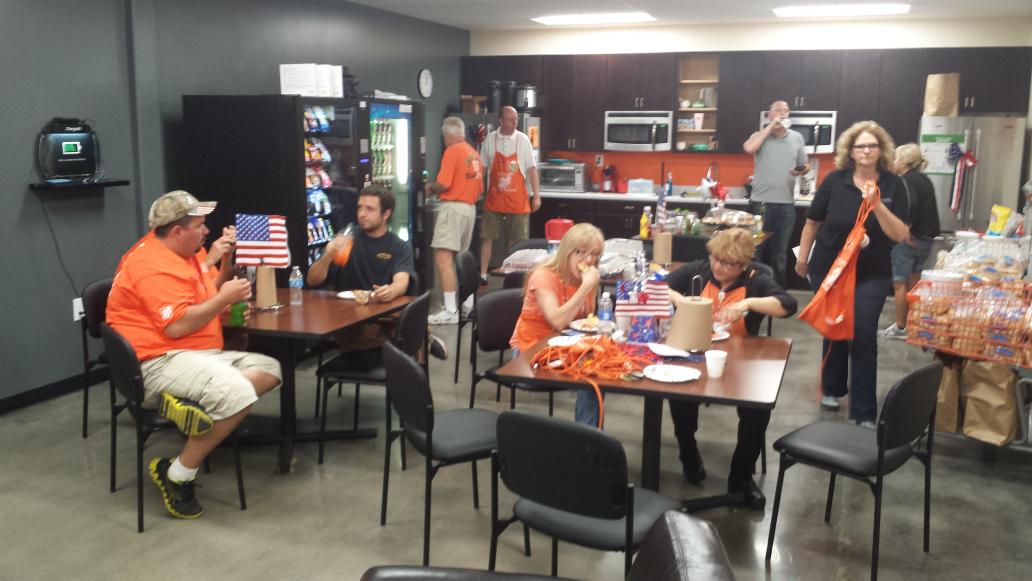thorshammer619's tweet photo. Associates enjoying the memorial weekend feast! Great participation from team 3650! @RonParvisHD  @DavidGormanHD http://t.co/pTccUIK7jP
