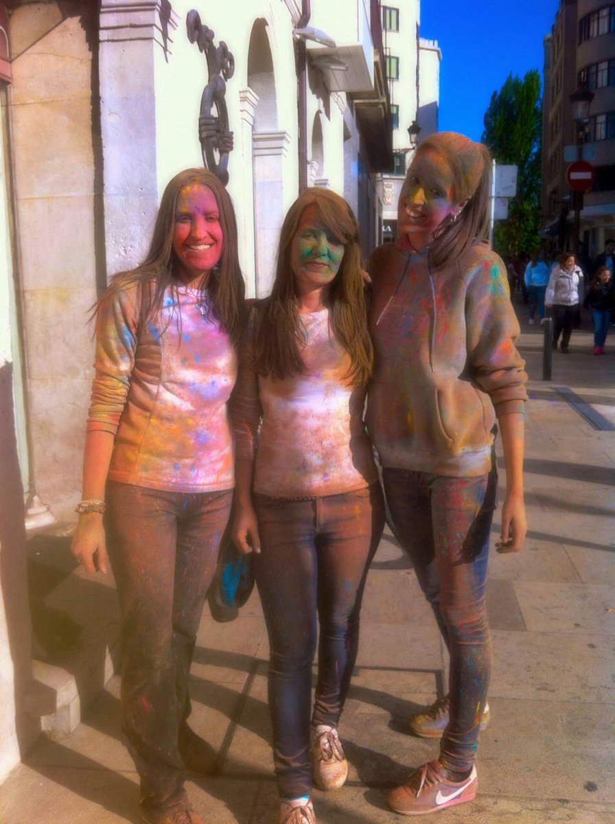 vickyfg21's tweet photo. Muy buena la Fiesta Holi Burgos con @0lv1 y @extersinh #NocheBlancaBurgos http://t.co/E9NZfa28sJ
