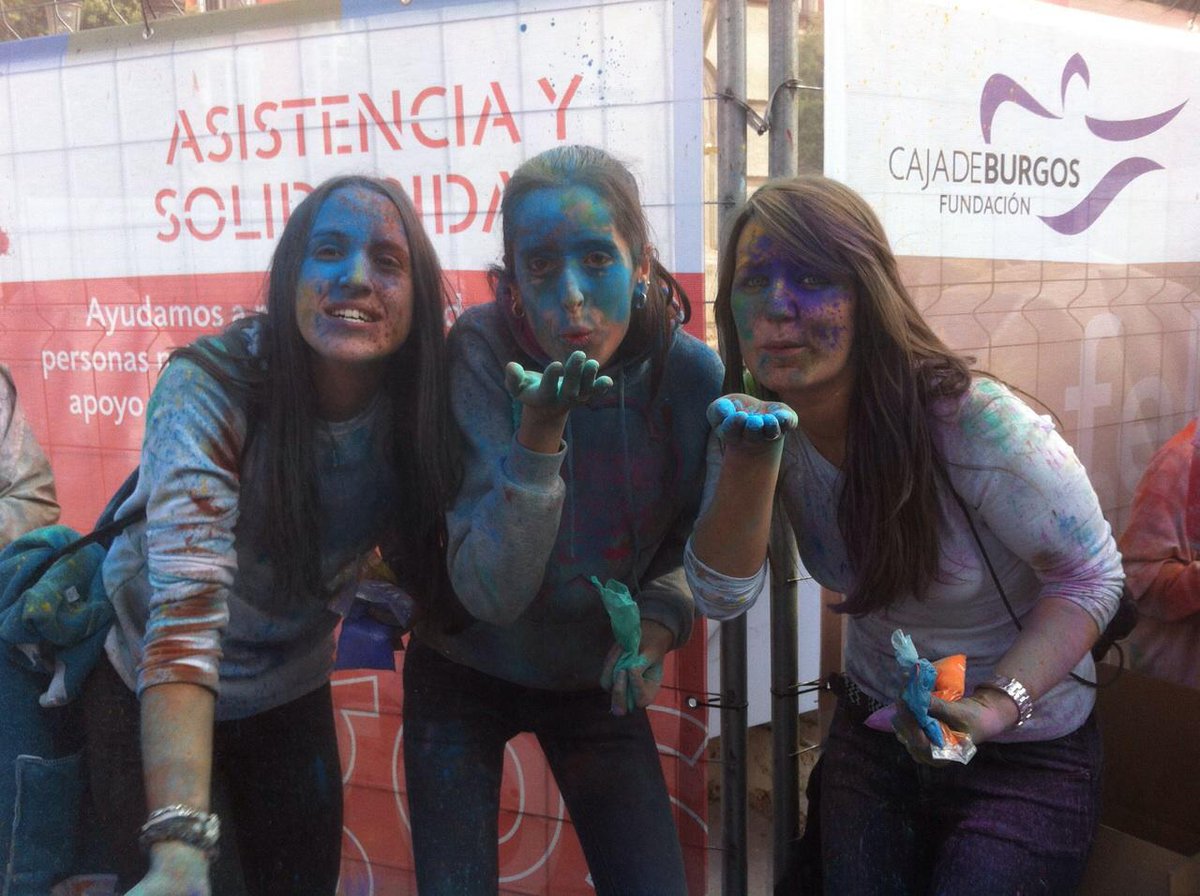 vickyfg21's tweet photo. Muy buena la Fiesta Holi Burgos con @0lv1 y @extersinh #NocheBlancaBurgos http://t.co/E9NZfa28sJ