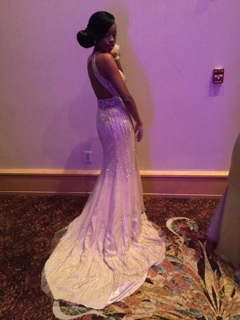 jayonceee__'s tweet photo. Carry On....... 👑👸 #Prom2k15 http://t.co/3M0fTBo8w3