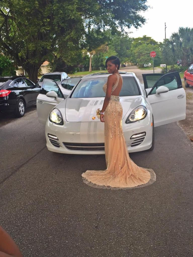 jayonceee__'s tweet photo. Carry On....... 👑👸 #Prom2k15 http://t.co/3M0fTBo8w3