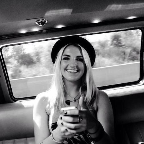 frida_R5's tweet photo. Queen 👑 http://t.co/AWQWfrnvuX