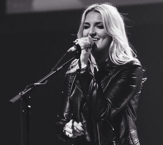 frida_R5's tweet photo. Queen 👑 http://t.co/AWQWfrnvuX