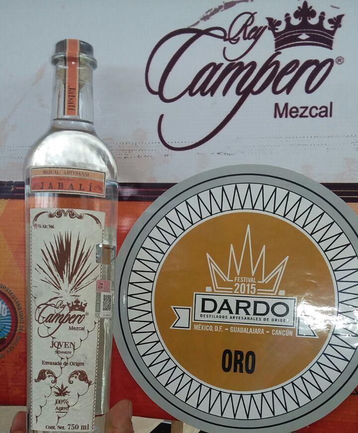 saborearte's tweet photo. El día de ayer en #DardoDF conocimos el mezcal Rey Campero, Jabalí. Elegante, complejo, equilibrado y Medalla de Oro http://t.co/PJv8M8VuPw
