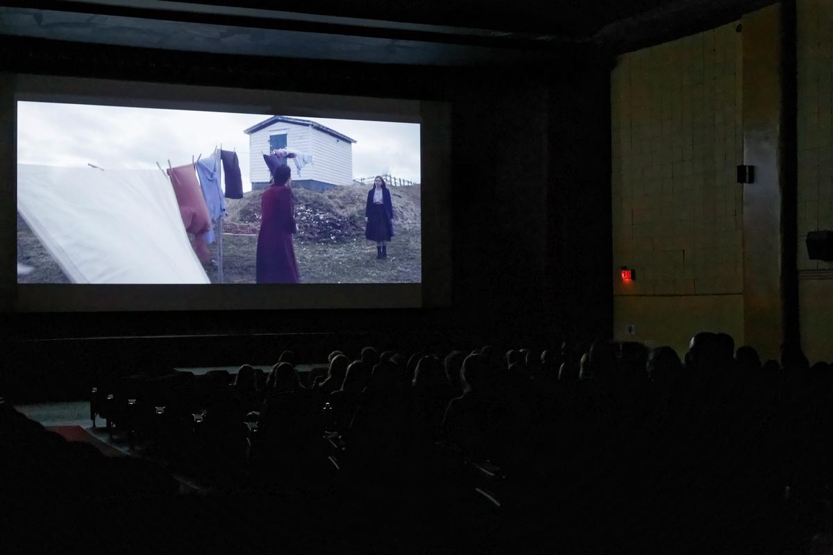 TheONEFF's tweet photo. A captivated audience for #Ottawa Premiere of @SadieTheFilm directed by @HartLatonia #NLarts http://t.co/Sk2RqrJueE http://t.co/aix8P3gz9K