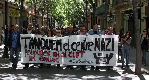 chamberienlucha's tweet photo. Cierra Casal Tramuntana, hómologo en Catalunya al Hogar Social
¡Enorme la lucha de @UnitatvsRacisme! #BarriosSinNazis http://t.co/qA0LP0mag6