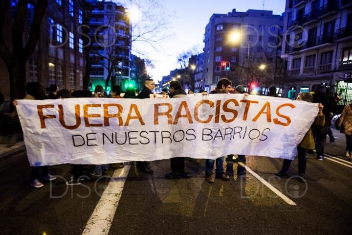 chamberienlucha's tweet photo. Cierra Casal Tramuntana, hómologo en Catalunya al Hogar Social
¡Enorme la lucha de @UnitatvsRacisme! #BarriosSinNazis http://t.co/qA0LP0mag6