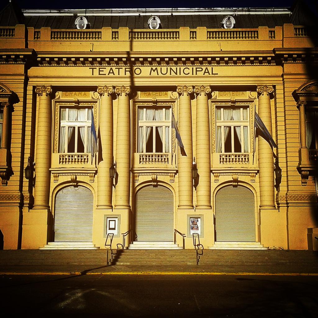 bulebuinconcert's tweet photo. HOY!Bulebu en el Teatro Municipal de Bahía Blanca 20,30Hs @diegoreinhold @SallesFederico @debiturza @gasevangelisti http://t.co/8y1cAHyDhJ