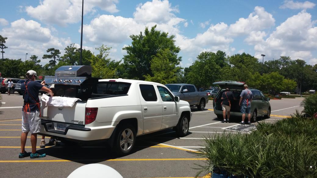 NCFlamingo's tweet photo. #3609 #liningupforgrills @Nichole_Hd @StacyWaltonTHD @scottburtonthd http://t.co/XOzhTtERRv