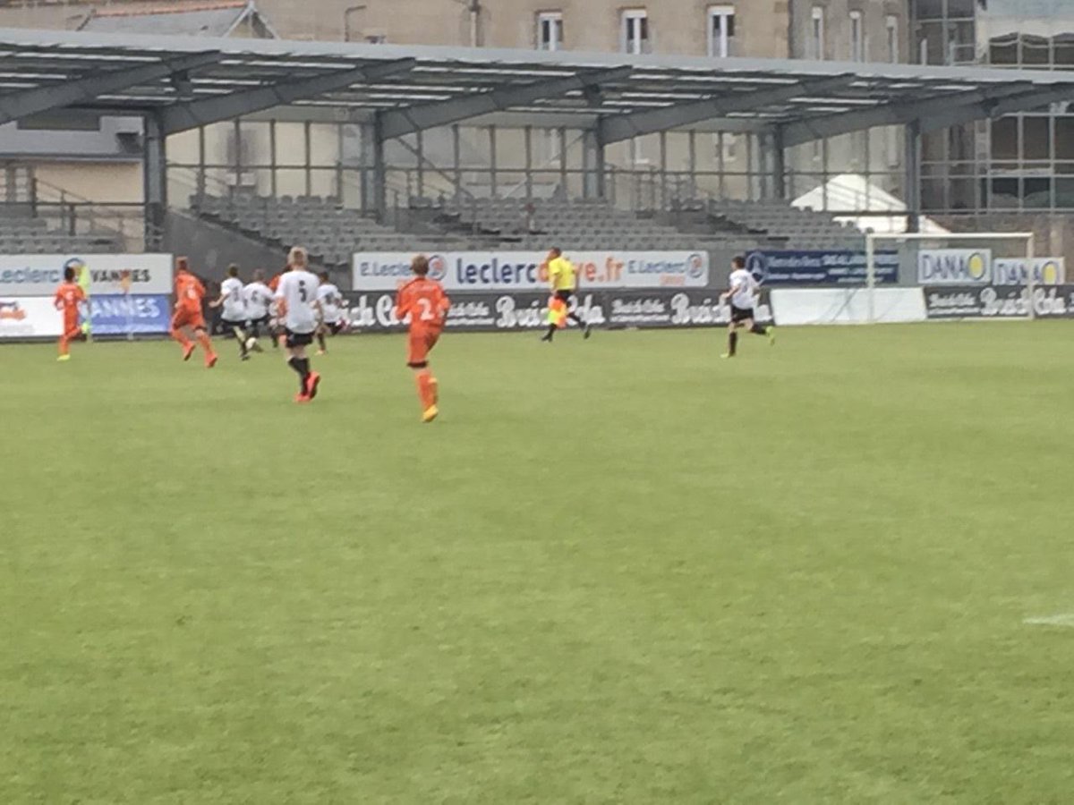 DavidRobo56's tweet photo. Superbe compétition des meilleurs Benjamins U12 de #France à la Rabine! Bravo aux équipes! #Vannes #Bzh @Vannes_OC http://t.co/mIfopwso4g