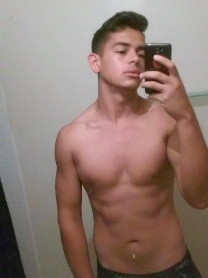 Metro_Gee's tweet photo. Not a 6 pack. But im happy with this, better than havin a gut 💯#fuckahater #stilloutchea http://t.co/BiTeGXjoh1