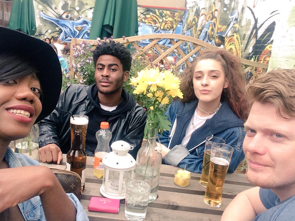 SimplyMsChloe's tweet photo. The best place to be on a Sunday @rollingstockLDN #UntitledUnplugged with da famalam @_BP83 @kaneysf @UntitledMusicUK http://t.co/wm67XjtpTd