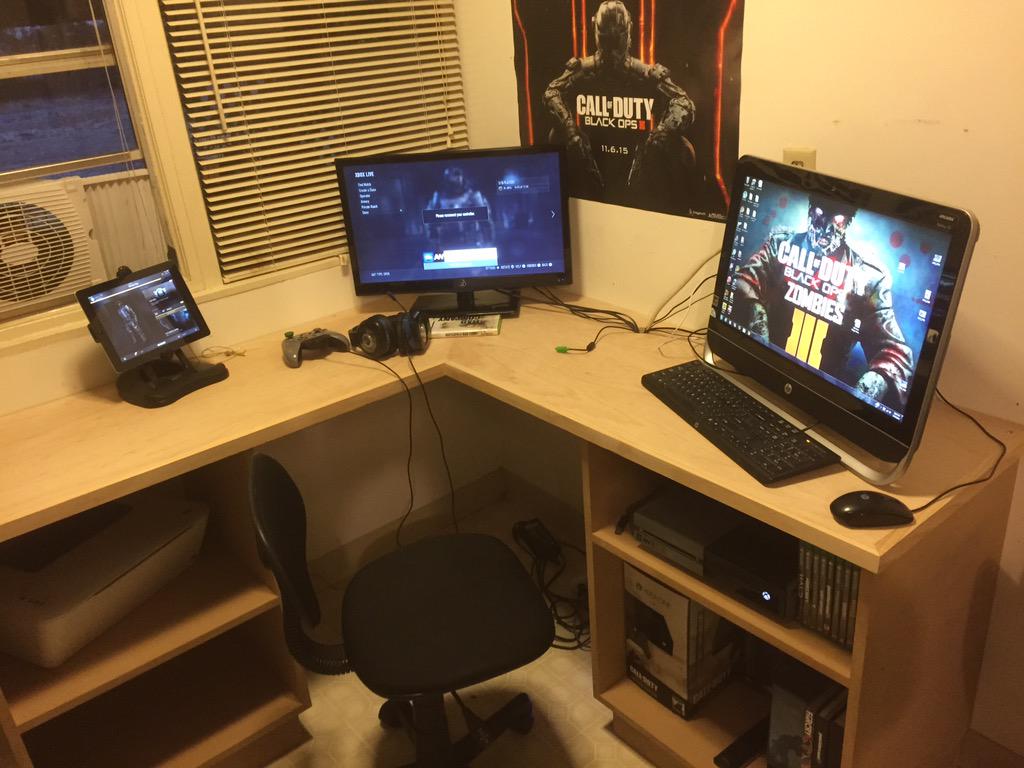 BiscuitsNinja's tweet image. Titians work in progress, table built by me. Still need to set up the back to back #benq monitors and speakers.