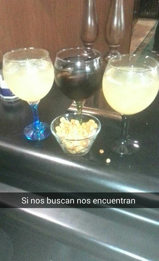 Racheel_17's tweet photo. Buenos pelotis ahí 😀 @Nievesgf95 http://t.co/wXBFDZtMxY
