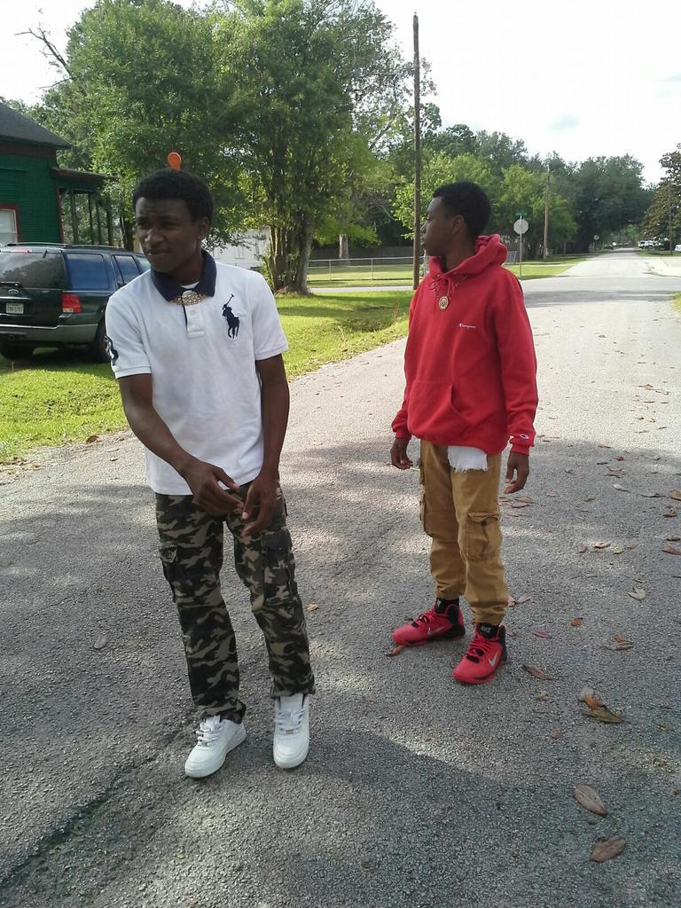 Robert339957's tweet photo. Off guards are the best pics..🔥🔥 http://t.co/mnPBOczKMr