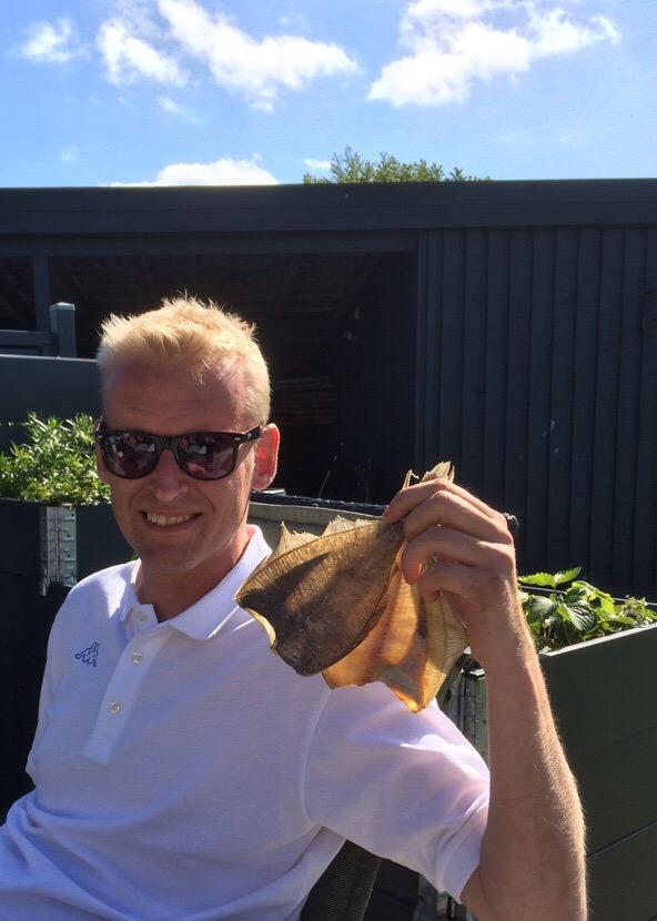 steenwrist's tweet photo. Et stykke Vestjysk kultur på terrassen i #Fredericia #tørfisk #HvideSandeSushi #ThyborønKebab #DabseGate http://t.co/jGJlXEZbEV