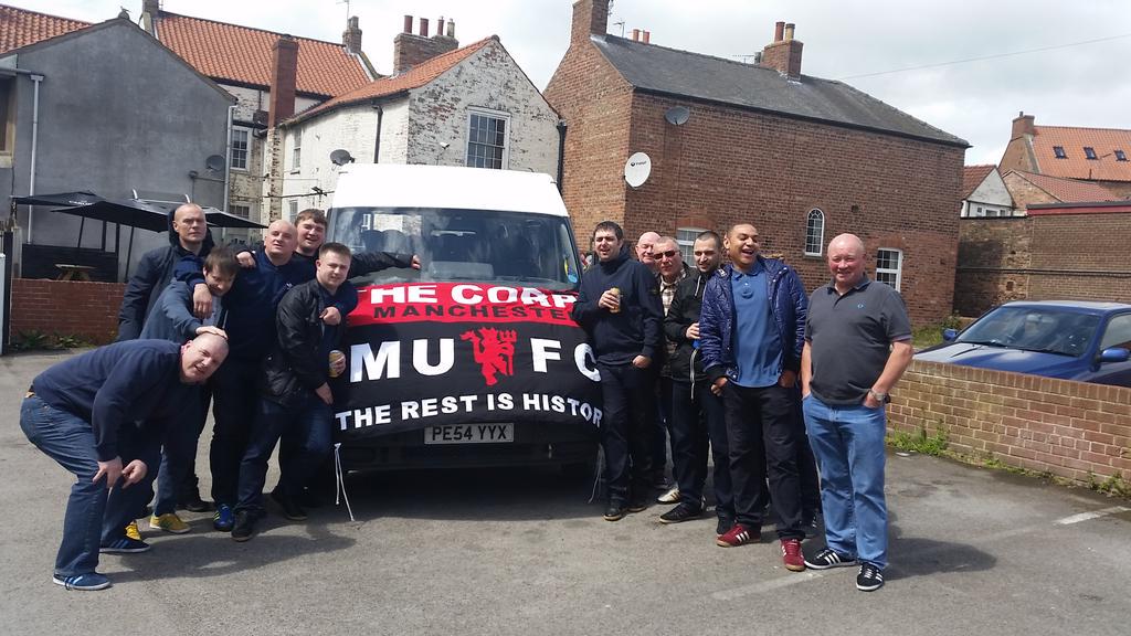 warrickroad's tweet photo. @vivachinaldo @tayoMUFC85 @GazLangMUFC #MUFC #awaydays http://t.co/g93so3XFmu
