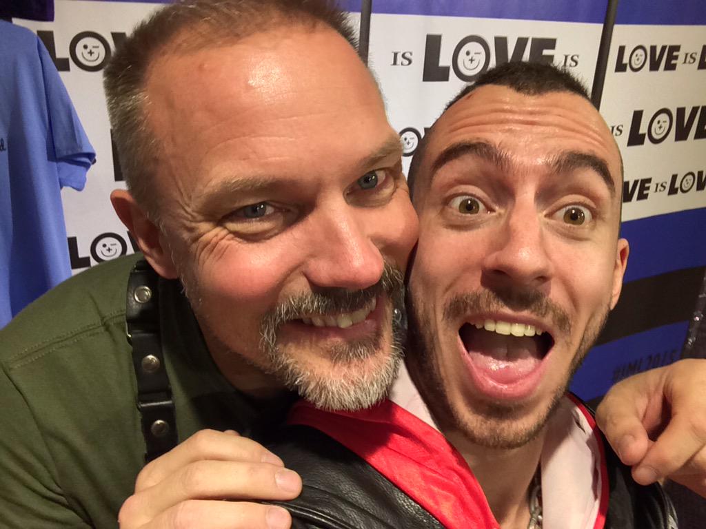 PupRush's tweet photo. Passing on a friendly message w/ @MisterFriendly !! #IML2015 #TeamFriendly #TeamPup http://t.co/brXDHbUmEV