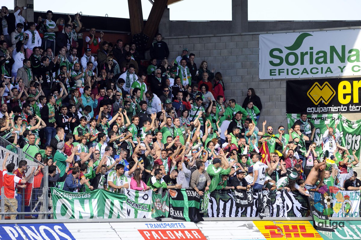 realracingclub's tweet photo. Con esta victoria, el @realracingclub termina la jornada en puestos de permanencia. ¡¡GRACIAS afición!! #SíSePuede http://t.co/2gzK1Z7UBk