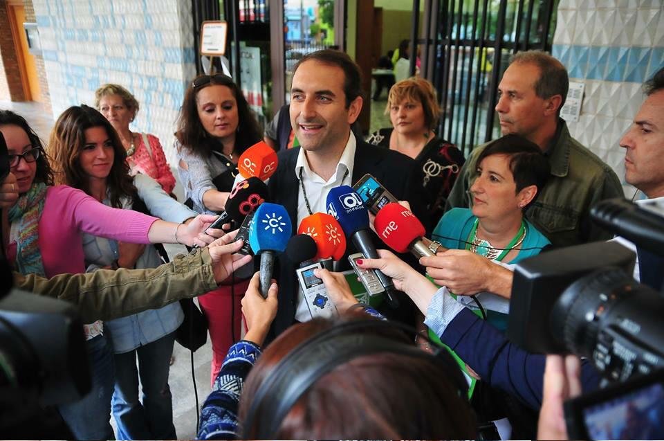 jdsmedina's tweet photo. Fin de jornada electoral. GRACIAS #ApoderadosPA, votantes, militantes, simpatizantes y Medios (Foto @EulogioGarciaR) http://t.co/B8o3kG12y5
