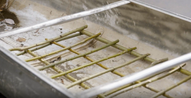 AnimalPlanet's tweet photo. How to build a canoe rack for 10 cents, courtesy of the #LastAlaskans >>  http://t.co/0MHFtYSFX5 http://t.co/14ZzxW8Q1D