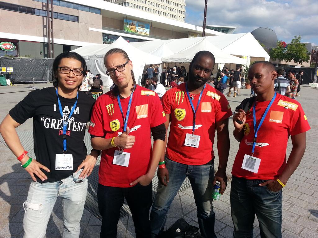 WhiteBl4ck's tweet photo. #TeamCDV en force au Stunfest @Cuongster @CDV2pac et Layo cc @BLACKOS973 @CDV_Yugi http://t.co/UrpSt2OViI