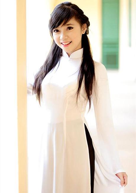 Checkmate בטוויטר その2 ベトナム民族衣装のアオザイ 露出しない服装だがタイトなためスタイルが綺麗に見える シンプルながらに曲線美を大事にしたコスになりそう Http T Co Hllsa9jgs7