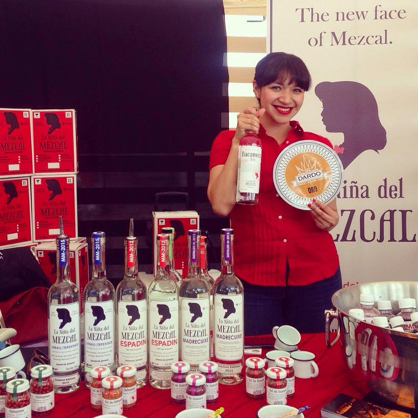 fernandoCarmela's tweet photo. Felicidades a @LaNinadelMezcal #LaDoñadelMezcal por el Oro en #DardoDF con su #Bacanora ¡Ajúa, saluuuud! http://t.co/k0UVtlRBdl