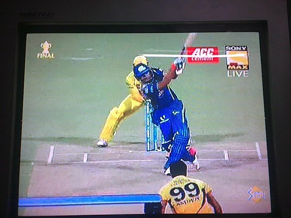 16Gawde's tweet photo. @KarbonnSmart #MachPhone #MachTheMoment It is a Rohit garden The incredible batting http://t.co/0n7muVKh2C