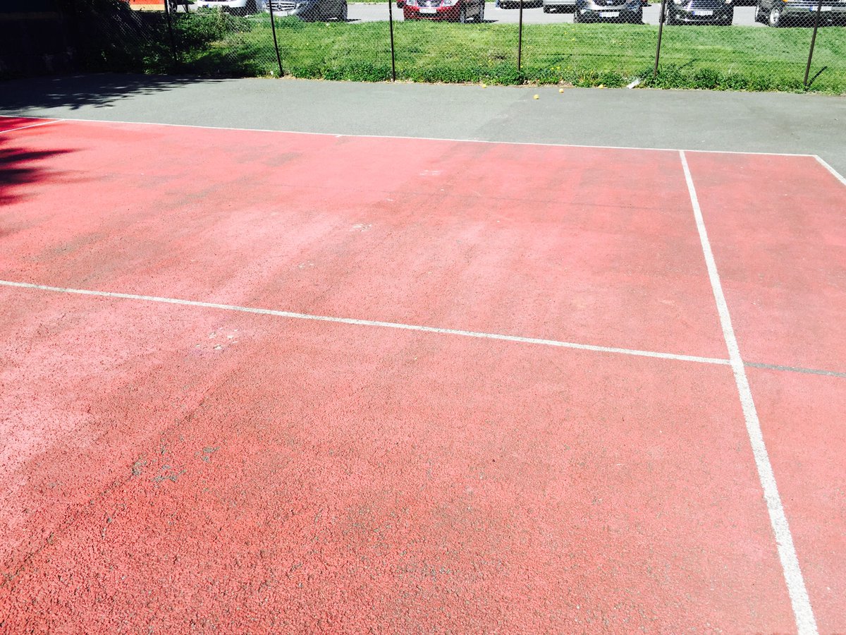 I paid 300 Norwegian NOK (€35 / £25) for 1 hr on this public court, no wonder we don’t see Norwegian players