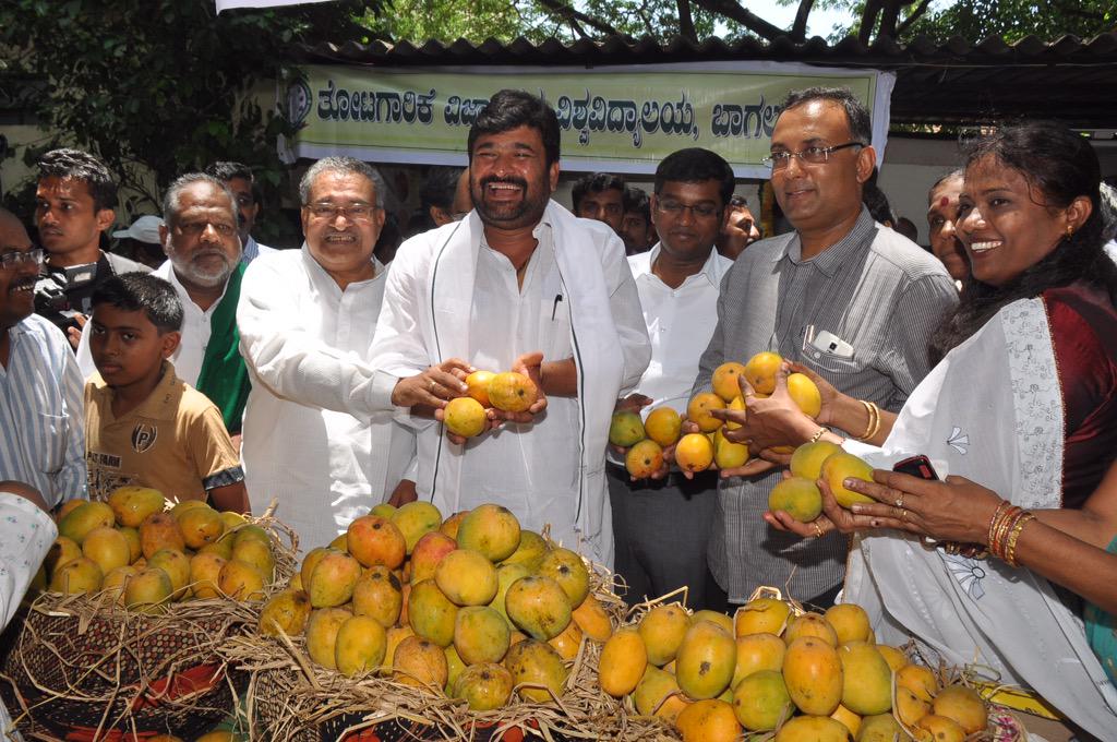 dineshgrao's tweet photo. "Mango mela"inauguration in Dharwad..great potential for #Dharwad to become a leader in Mango cultivation in K'tak.. http://t.co/VlVIcMhwkV
