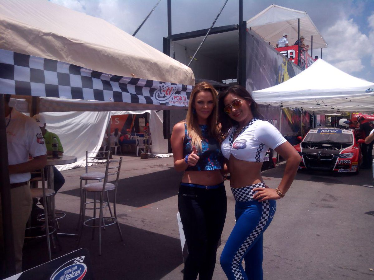 FanFsc's tweet photo. La bella @alinehndz en la carpa de #FanSuperCopa y @PlayboyMX http://t.co/Nd10iXZjeQ
