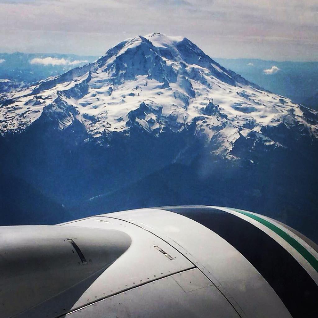 asingleview's tweet photo. The view never gets old! #alaskaairlines #mtrainier @mtrainier @AlaskaAir #iflyalaska @KING5Seattle http://t.co/xLUgQzQTVL