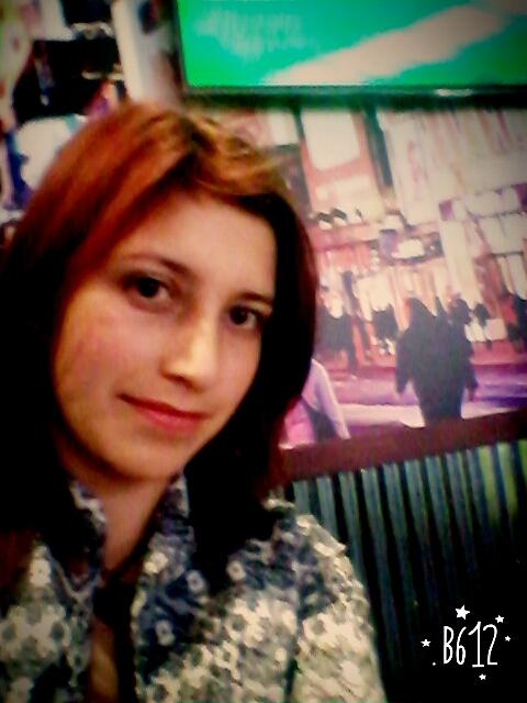 Brujitha_Lyn's tweet photo. Comiendo en #Thebuffalowings http://t.co/d70lETkKBX
