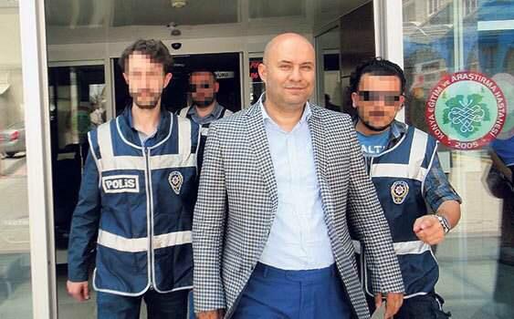 YusufAdogdu's tweet photo. Kendinden emin adımlarla yürüyen kahramanlardan biri daha, bu kadar heybetli olmayın yürüyüşünüz HIRSIZI korkutuyor http://t.co/SbsiabrCmZ