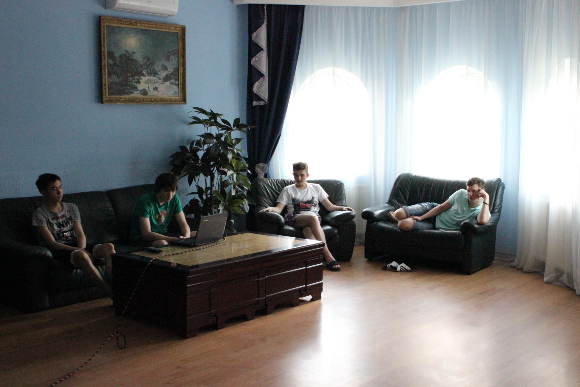 CFyrfcJWEAEkkun.jpg:large