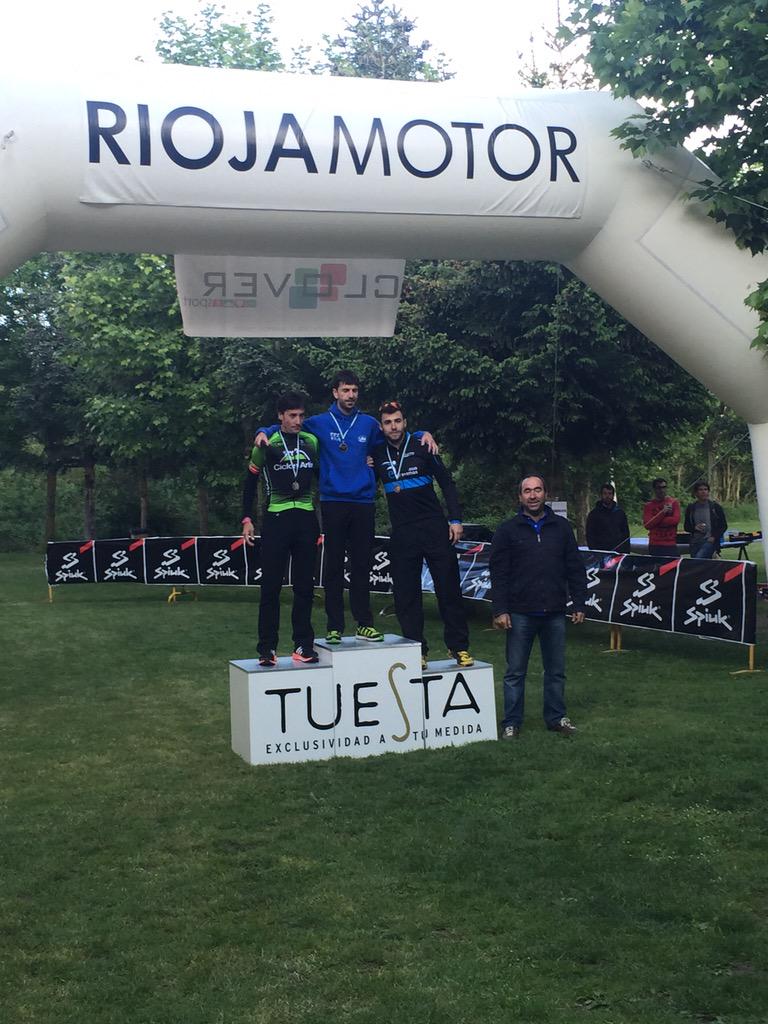 milanalbaros's tweet photo. #duatloncarrasquedo Todo fue genial. Gracias @cloversport @Rioja_Triatlon http://t.co/9h7OKfKjlp http://t.co/5kto8fH78M