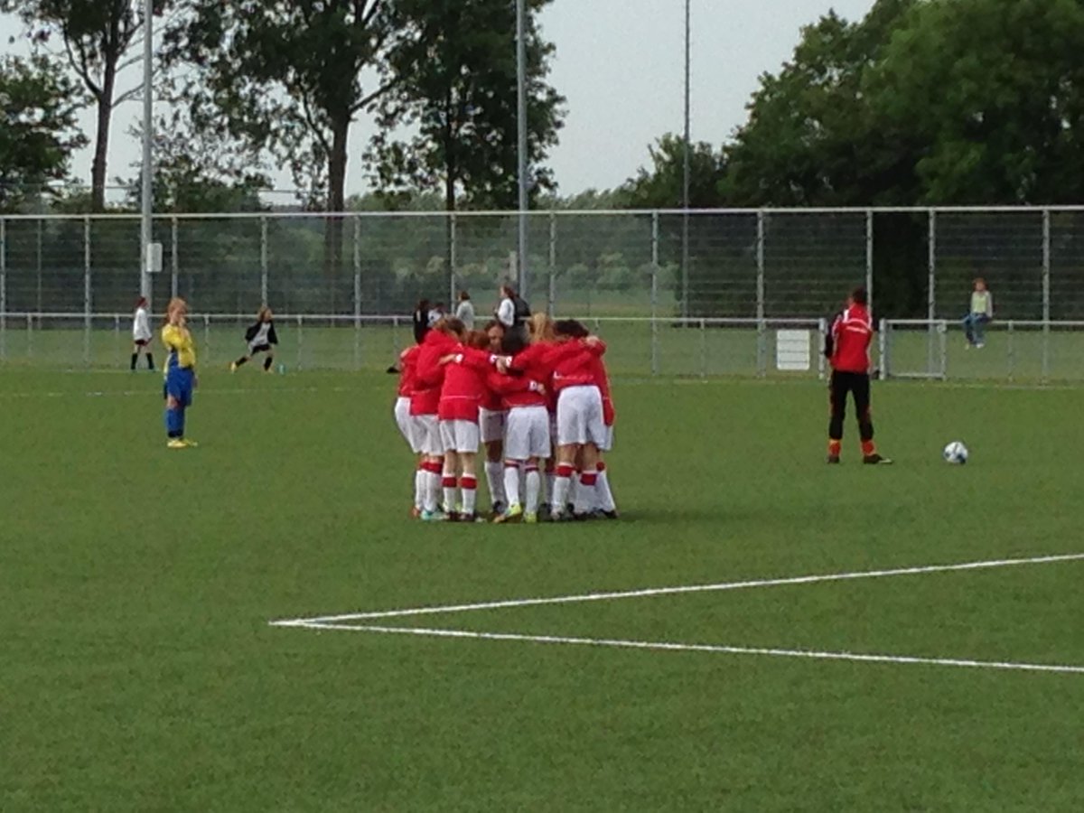 Erremuucup's tweet image. Meer foto's van de zeer geslaagde girls-night zien? Ze zijn te bekijken via: vvarnemuiden.nl/?id=511.