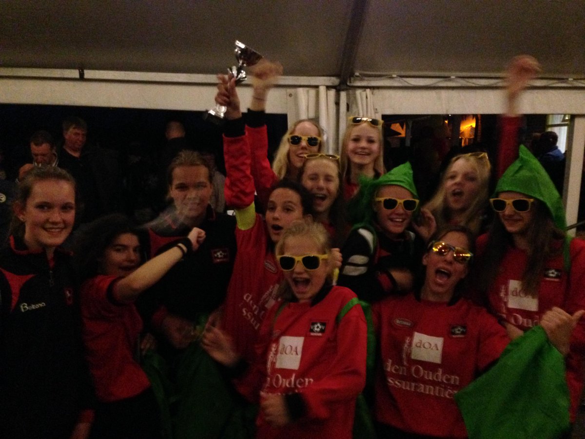 Erremuucup's tweet image. Meer foto's van de zeer geslaagde girls-night zien? Ze zijn te bekijken via: vvarnemuiden.nl/?id=511.