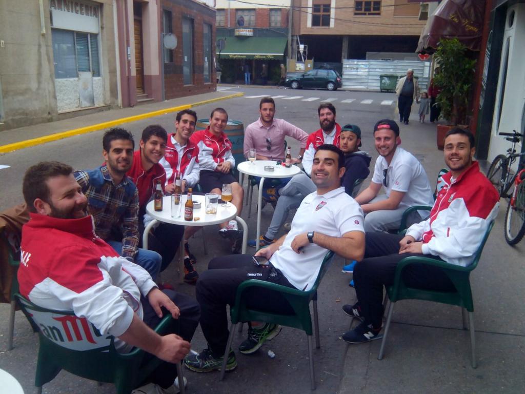 VeguellinaCF's tweet photo. Fin de temporada, cumplido el objetivo de la vuelta a Regional. Somos un equipo de más 180 personas. #vamosvegue http://t.co/L5QIR0C6YF