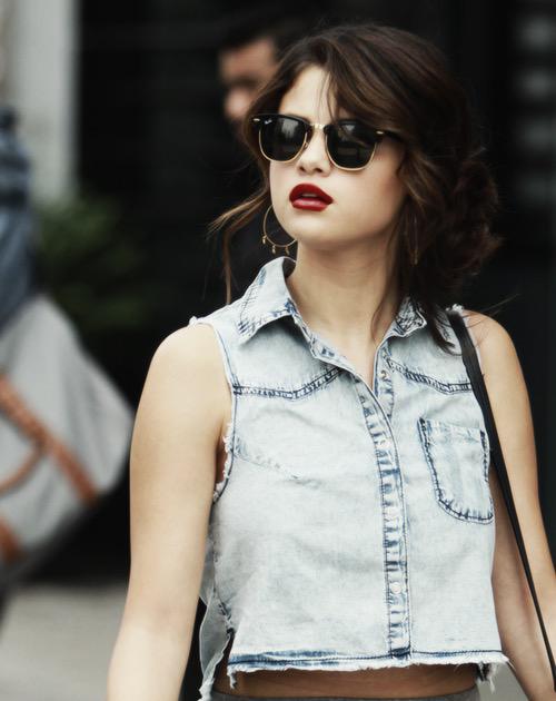 vxnsofgomez's tweet photo. I AM GOING TO POST 25 PICTURES OF SELENA  20/25

#SelenaForMMVA http://t.co/nl3bvPpBgq
