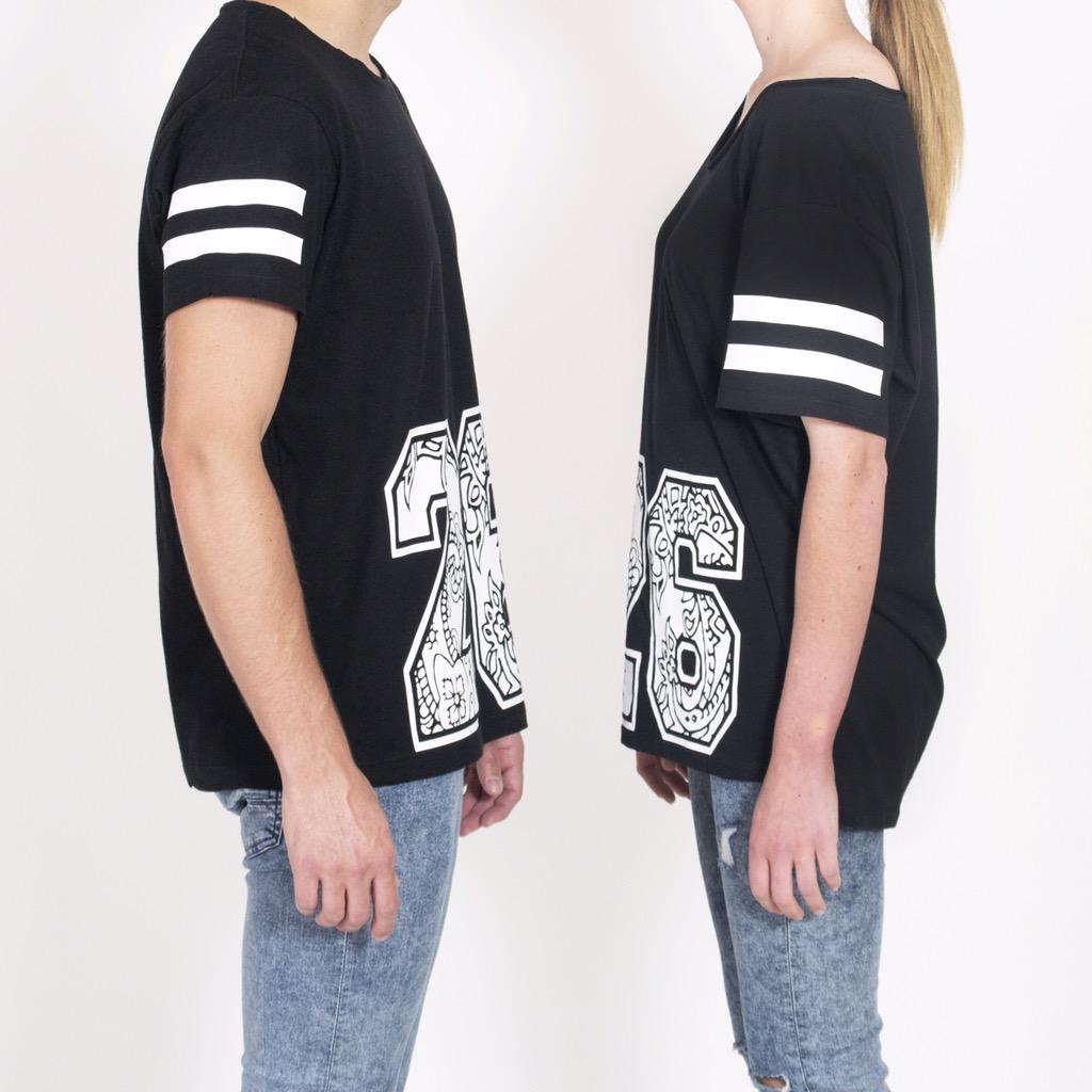 LawnLyPoP's tweet photo. Camiseta muy molona para llevar juntos! ☺️😍 http://t.co/wBFL0Fnkvi